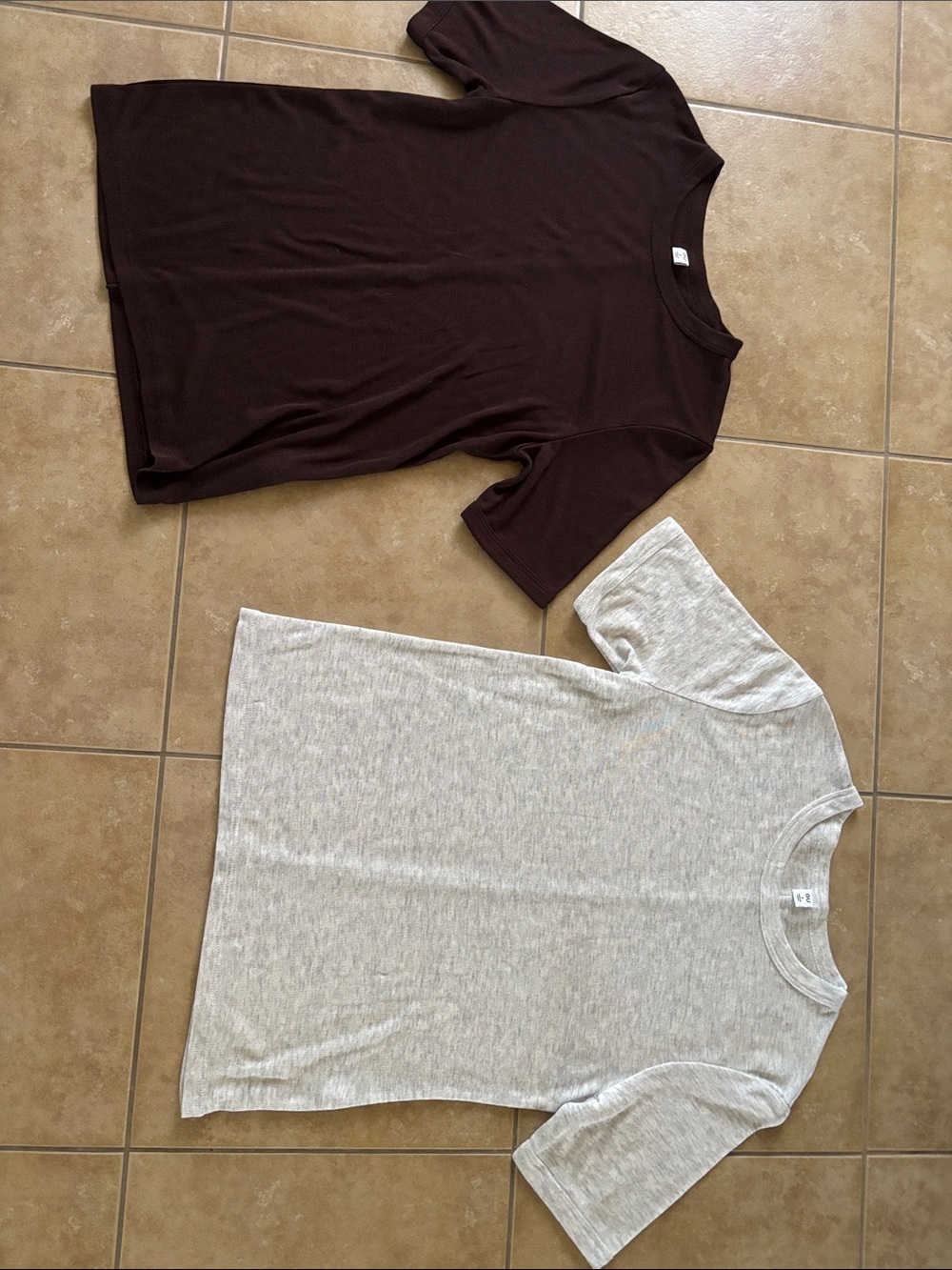 GU Short Sleeve Tee - Brown & Light Gray